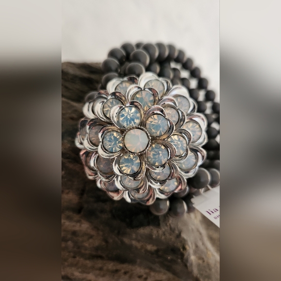 NWT Lia Sophia Grey beaded Rhinestone bracelet - Picture 3 of 4